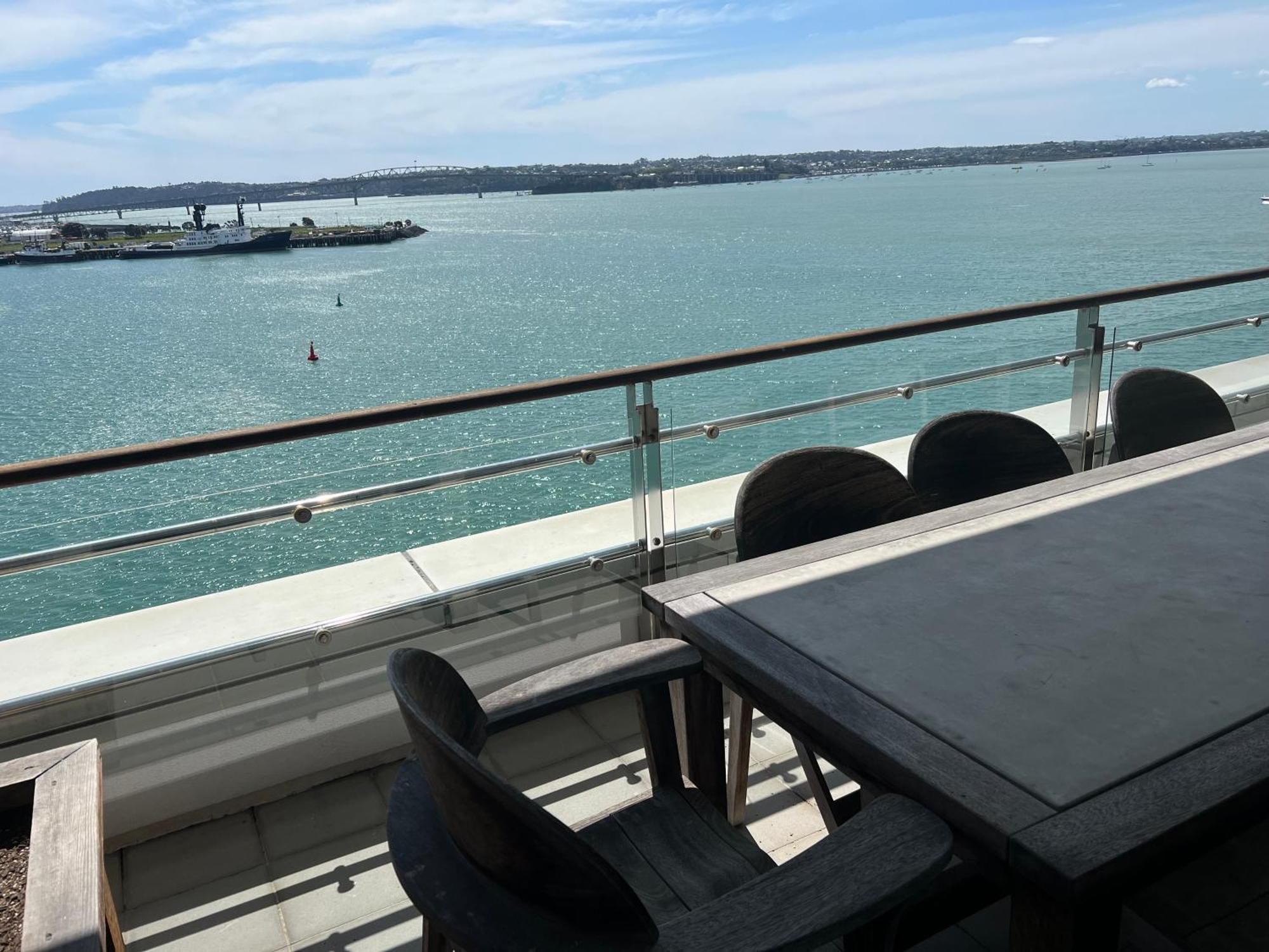Waterfront Seaview Hotel Apartment - Same Building Block As Auckland Hilton Exterior photo