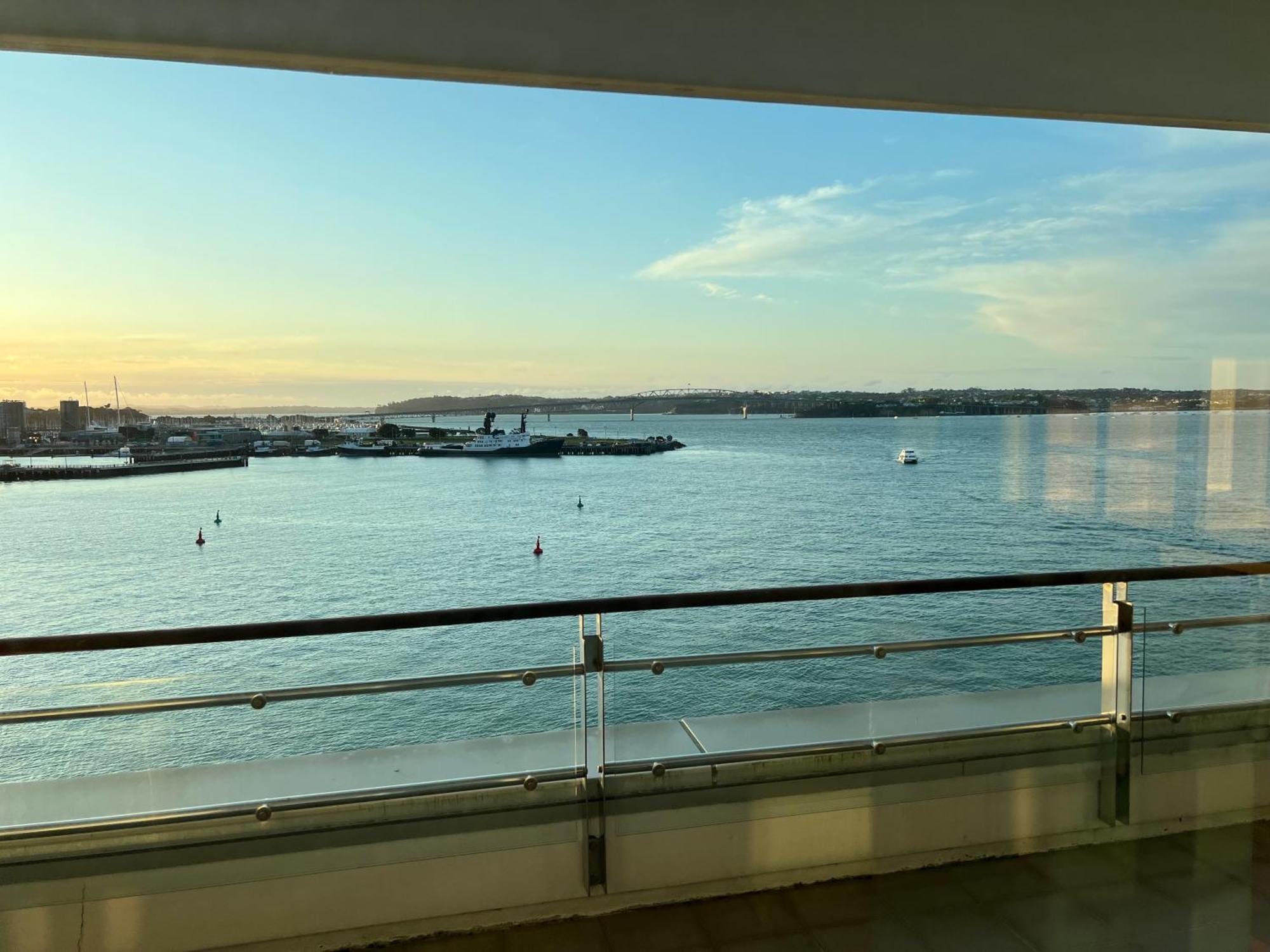 Waterfront Seaview Hotel Apartment - Same Building Block As Auckland Hilton Exterior photo
