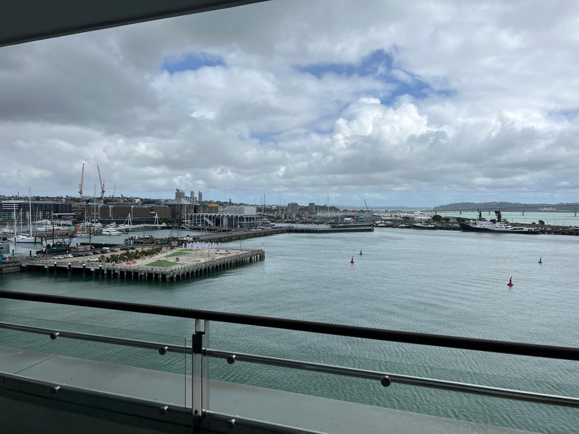 Waterfront Seaview Hotel Apartment - Same Building Block As Auckland Hilton Exterior photo