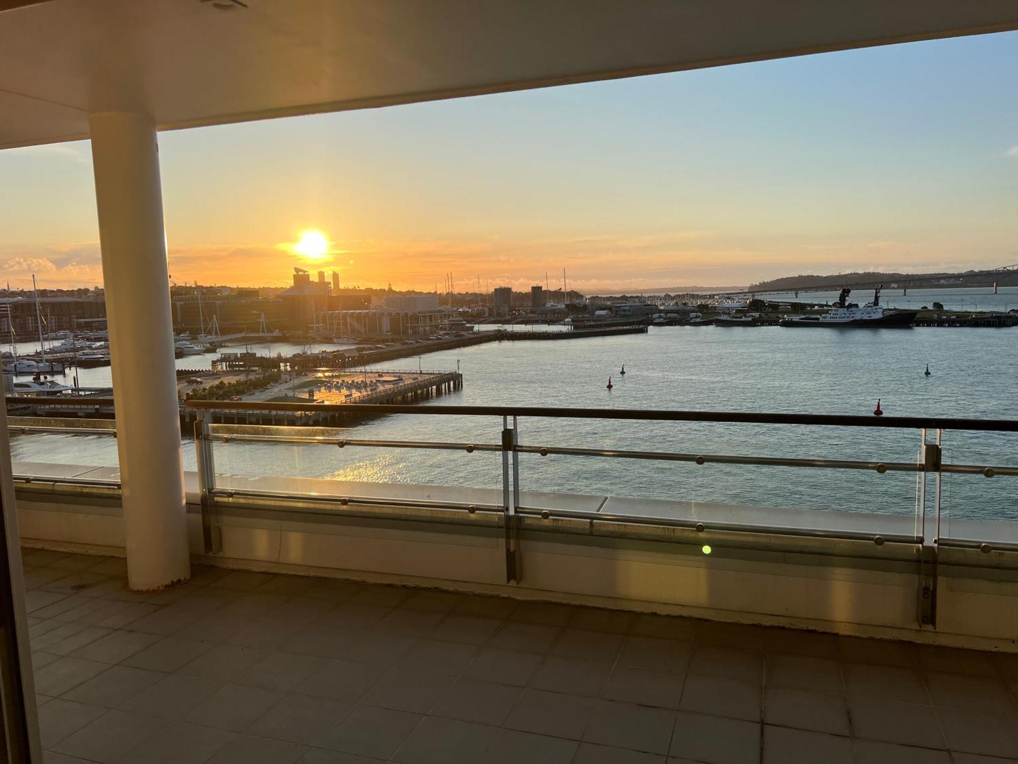 Waterfront Seaview Hotel Apartment - Same Building Block As Auckland Hilton Exterior photo