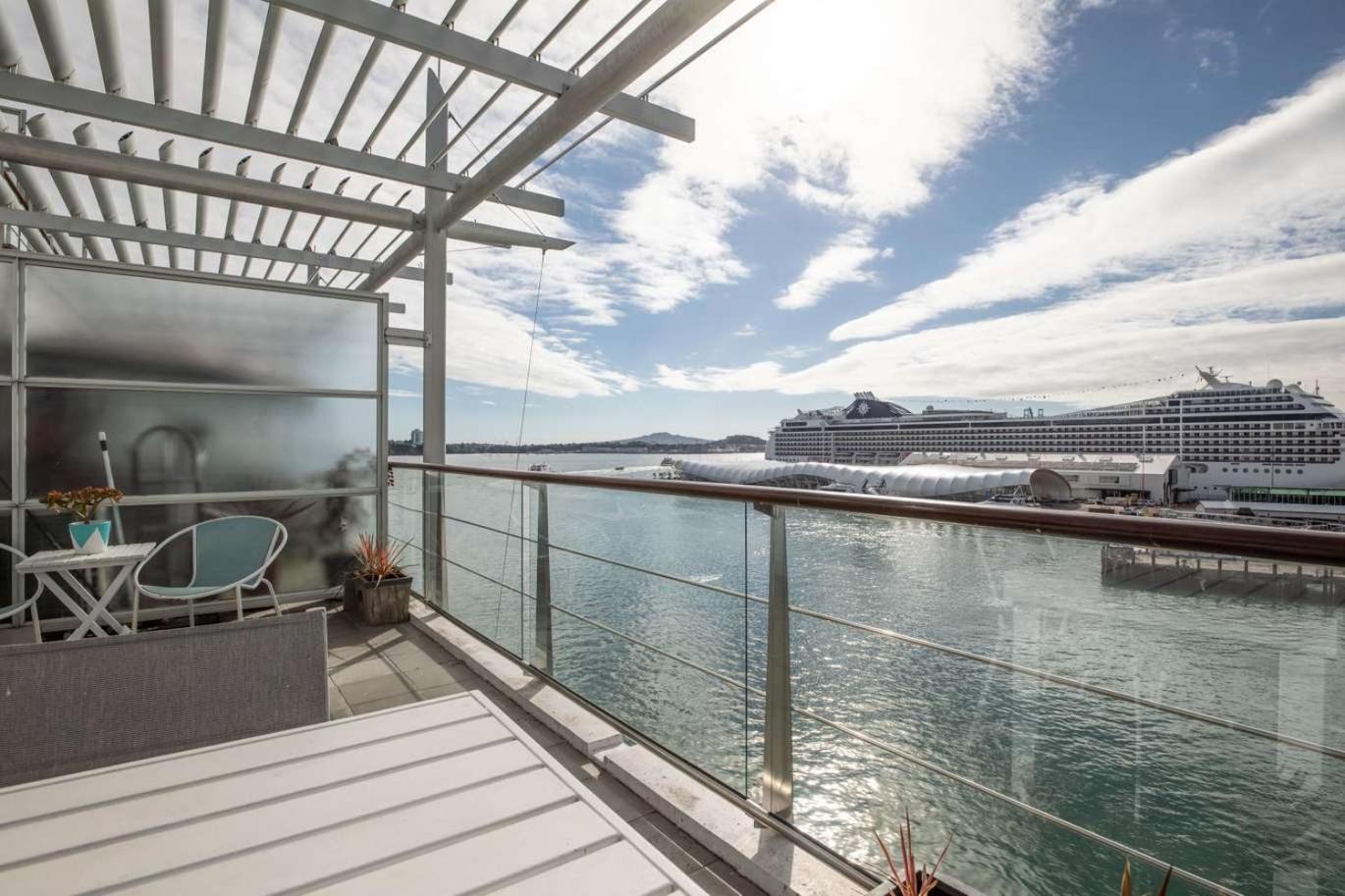 Waterfront Seaview Hotel Apartment - Same Building Block As Auckland Hilton Exterior photo