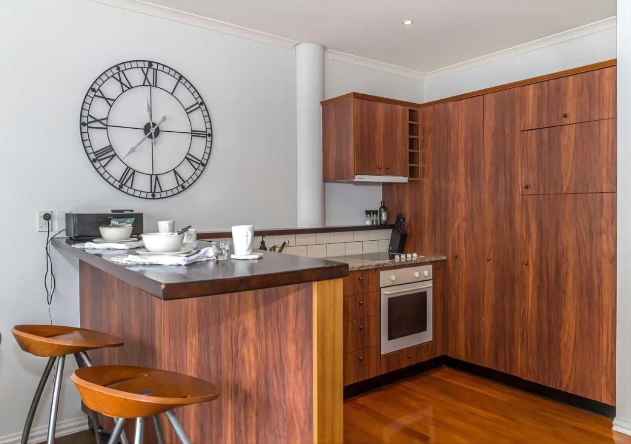 Waterfront Seaview Hotel Apartment - Same Building Block As Auckland Hilton Exterior photo